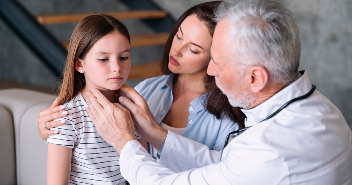 Amígdalas inchadas: o que pode ser e como tratar