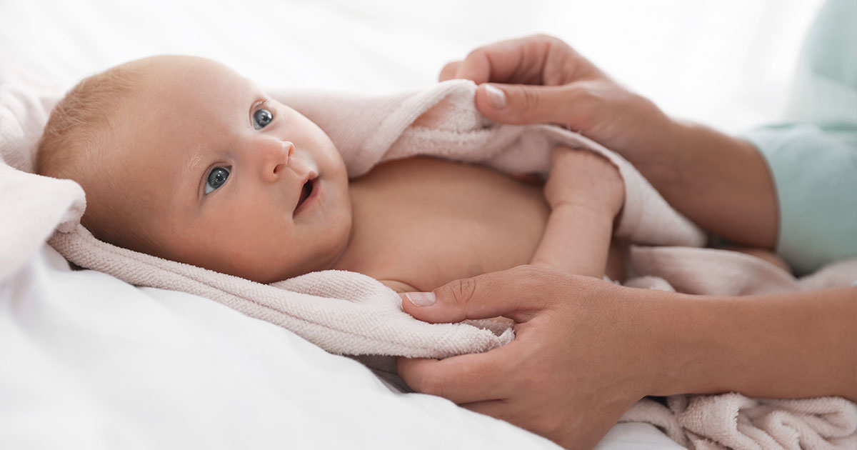 Kit higiene para bebê recém-nascido: o que realmente precisa estar por perto nos primeiros meses